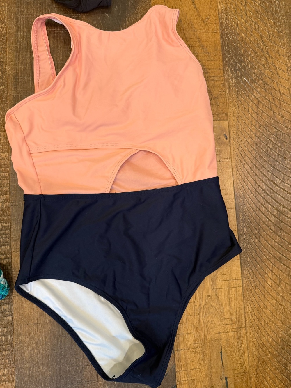 Women’s swim suit
